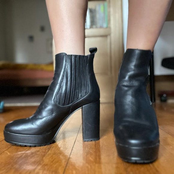 L'Intervalle Black Leather Platform Heels - Picture 2 of 2